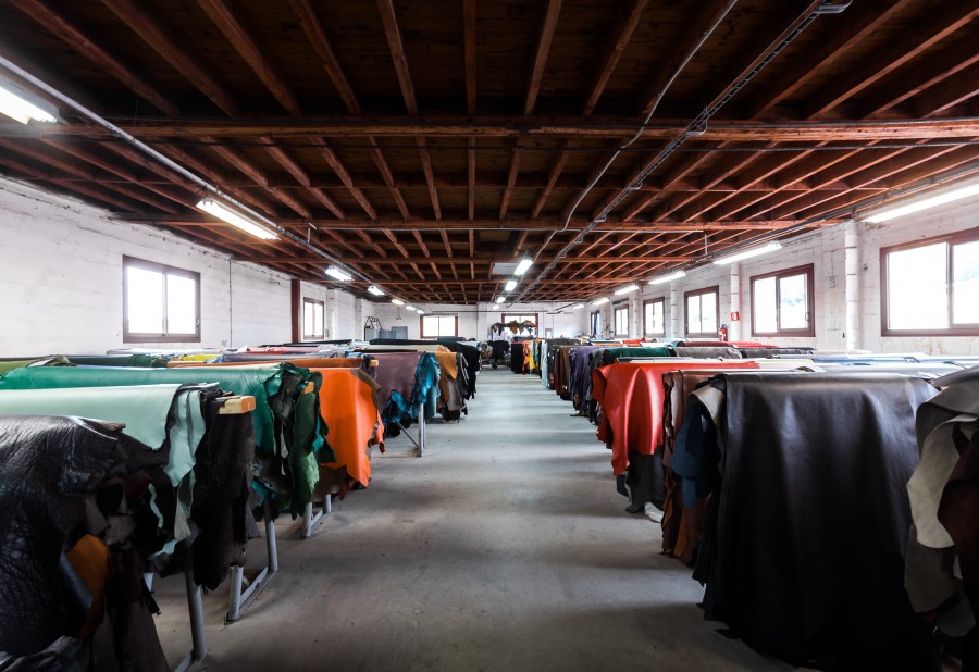 Notre Showroom Cuir à Espelette - Tannerie RÉMY CARRIAT - La Beauté du Cuir Depuis 1927